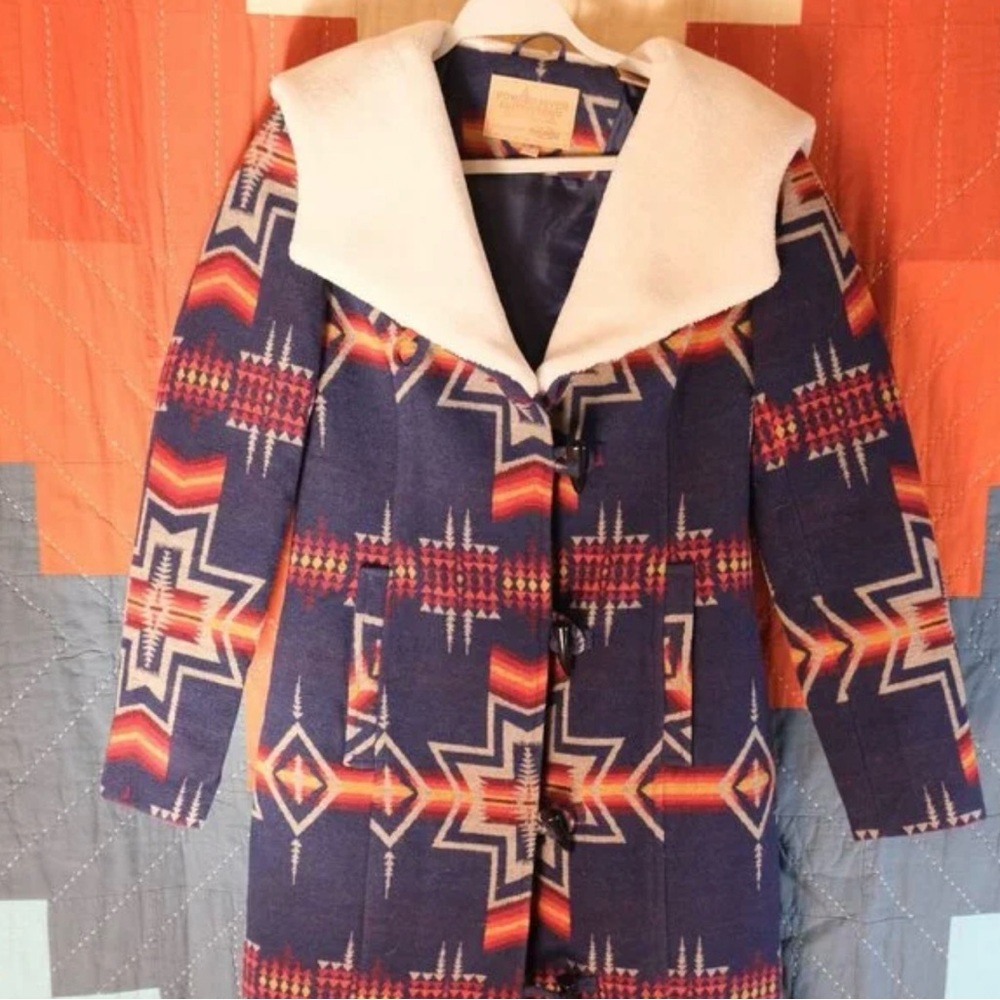 Pendleton Women's Blue Patterned Cape with White Collar
